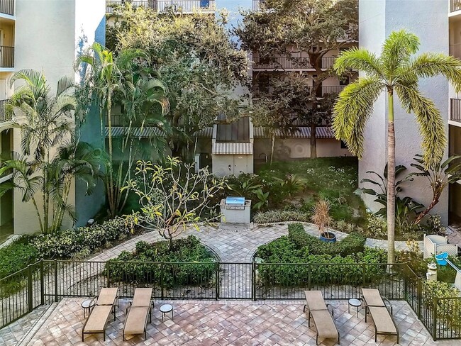 Building Photo - 105 4th Ave NE