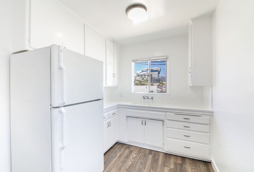 Building Photo - 5757 La Mirada Ave