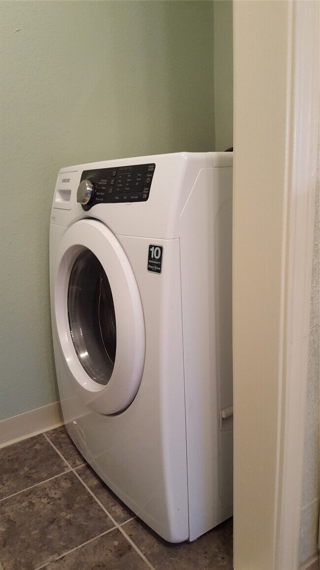 Building Photo - 8483 Sands Point Dr