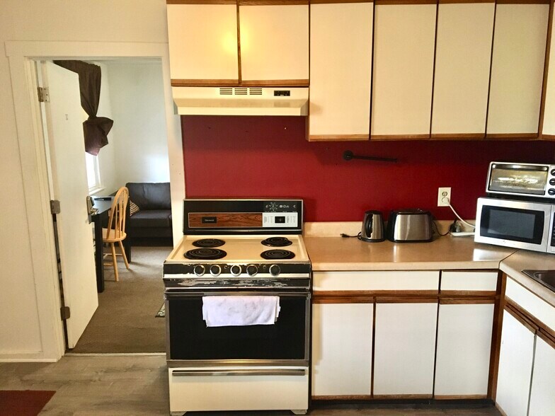 Building Photo - 157 Perkins St