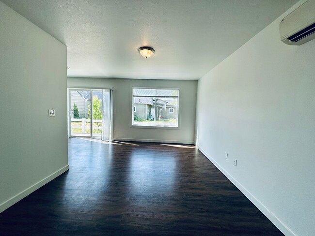 Building Photo - 1280 44th Ave