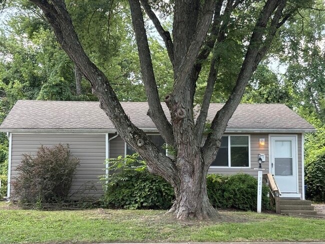 Primary Photo - Charming 3 beds 1 bath in Columbus!