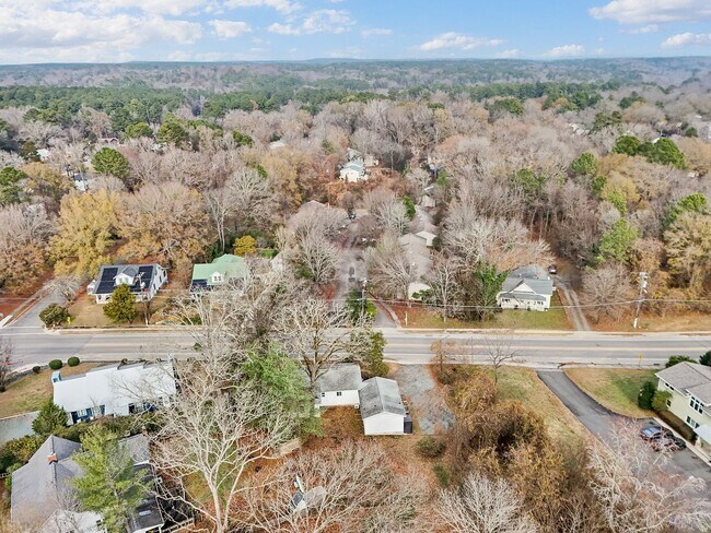 Building Photo - 607 N Greensboro St