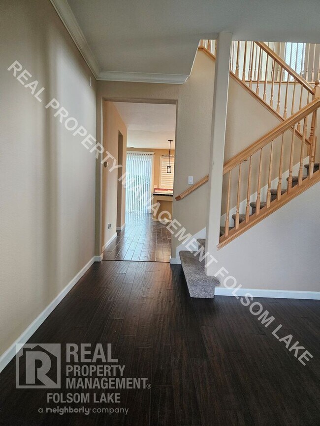 Building Photo - Lincoln Crossing Gated Community 3-Bedroom...