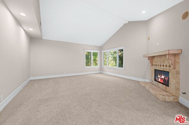 Building Photo - 11221 Briarcliff Ln