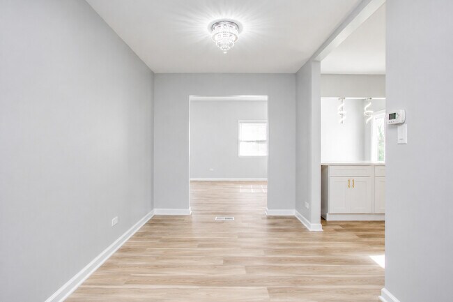 Building Photo - 7777 Ramsgate Cir S