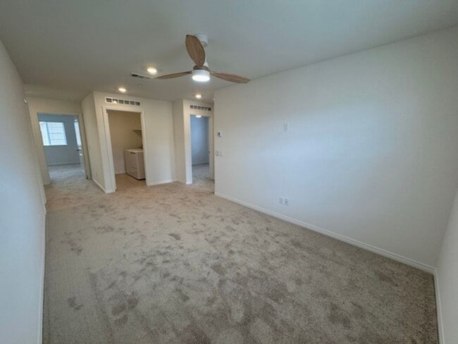 Building Photo - Welcome to Your Brand New 3 Bedroom Solar Home in the Gated Willow Springs Community of Murrieta!