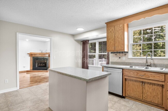 Building Photo - 5824 Silver Fox Ln