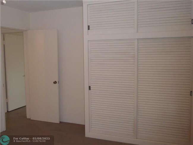 Building Photo - 420 NE 22nd Ave