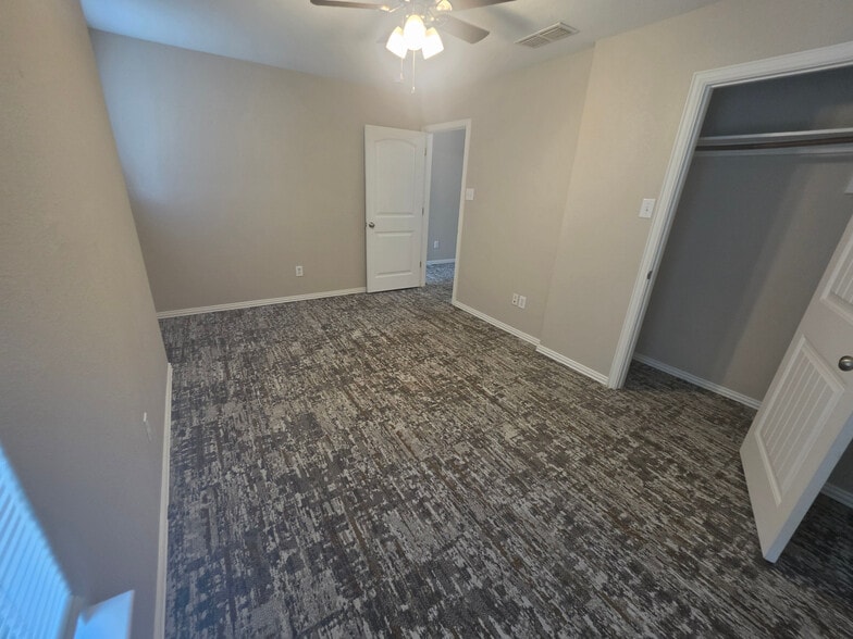 Building Photo - Room in Duplex on Arbor Ave