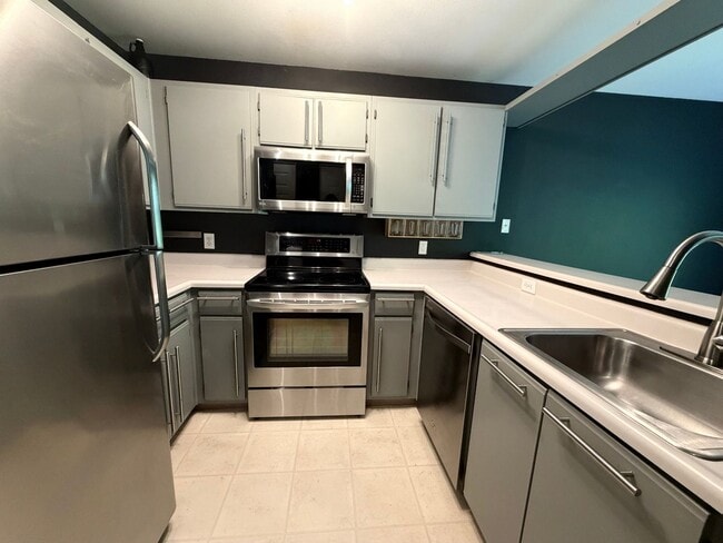 Building Photo - Updated 2BD/2BA Condo with Green Space Views & Covered Parking