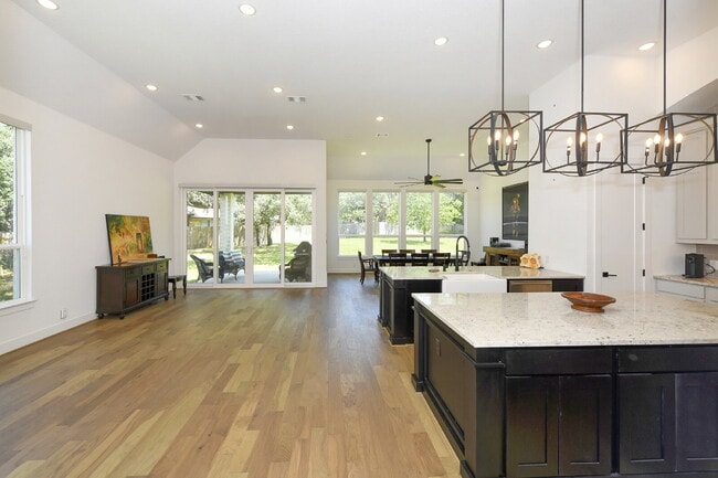 Building Photo - 26643 White Eagle Dr