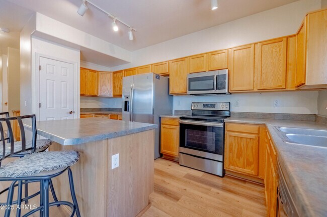 Building Photo - 2723 E Schiliro Cir