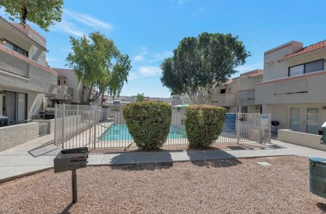 Building Photo - 985 N Granite Reef Rd