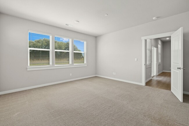 Building Photo - 4 Bedroom Home with Spacious Fully Fenced ...