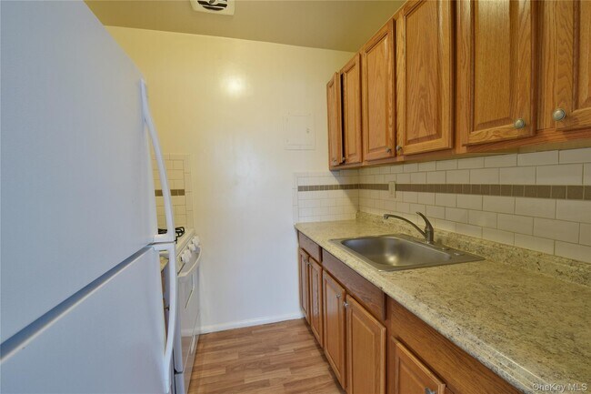 Building Photo - 51 Leroy Pl