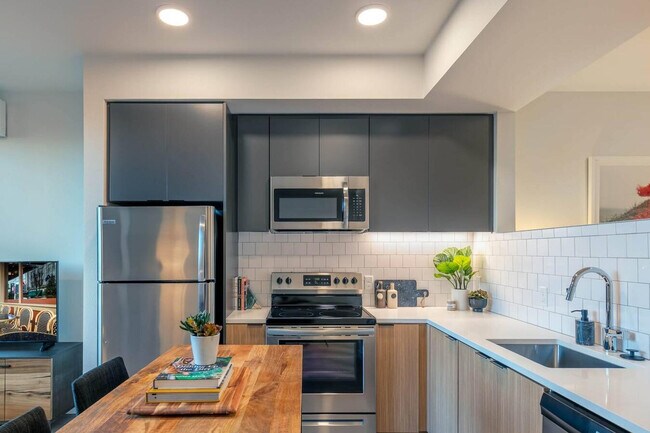 Building Photo - 1378 NW 18th Ave