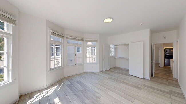 Building Photo - 946 Hayes St