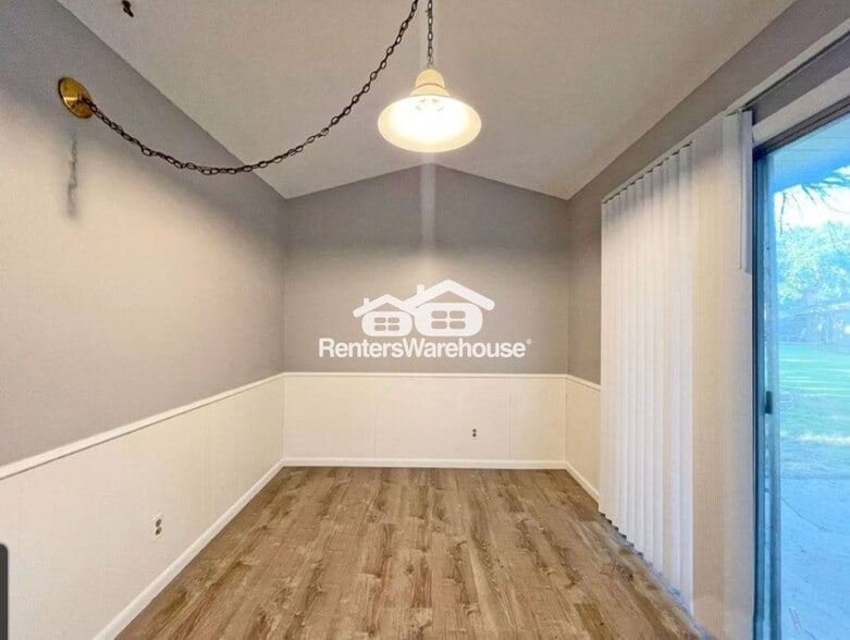 Building Photo - 32 Woodpecker Ridge Rd