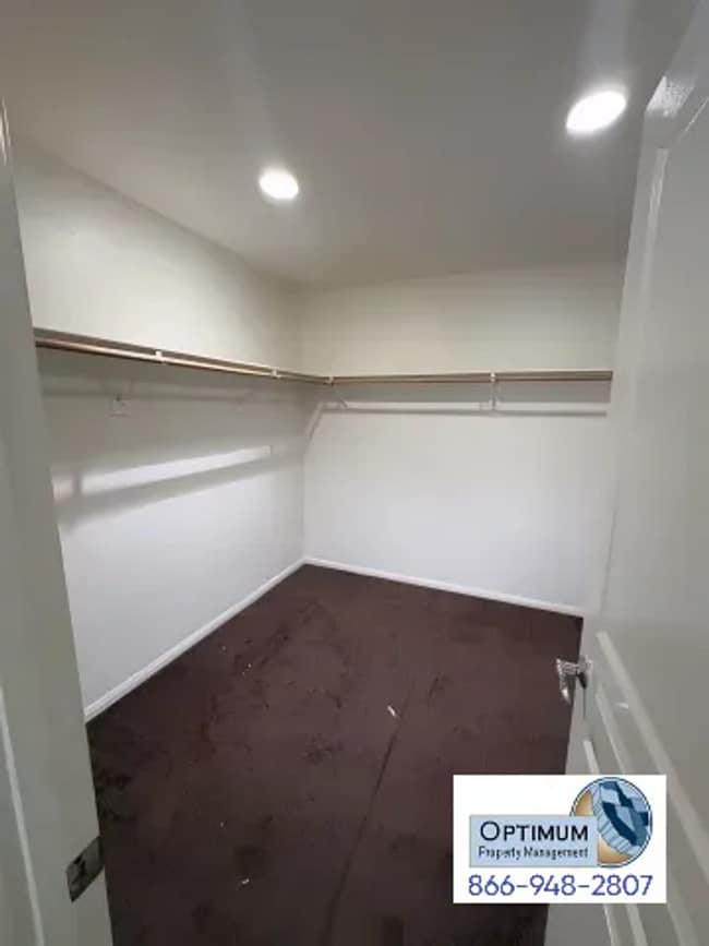 Building Photo - Beautiful 4-bedroom, 3-bathroom two-story home located in a desirable HOA community