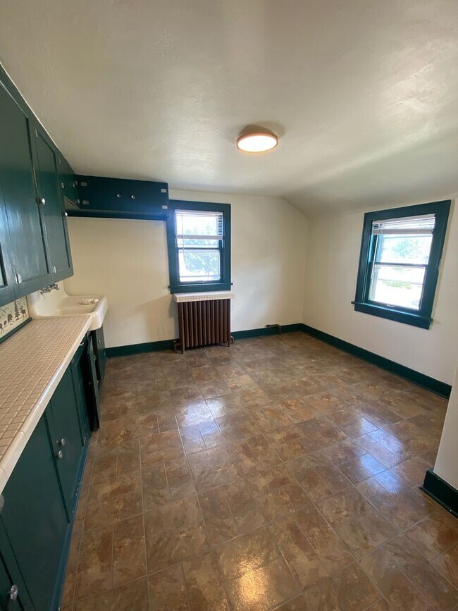Building Photo - 1717 Iowa St