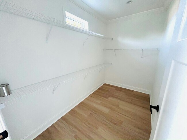 Building Photo - 5805 Mora Pl
