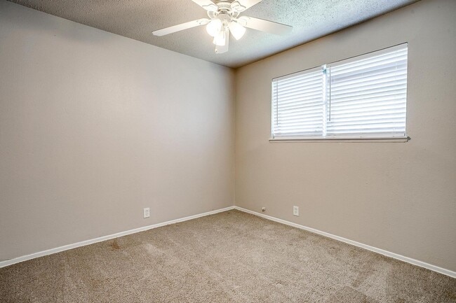 Building Photo - Charming Home located in the heart of Burleson!