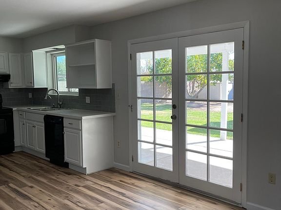 Building Photo - 3443 E Poinsettia Dr