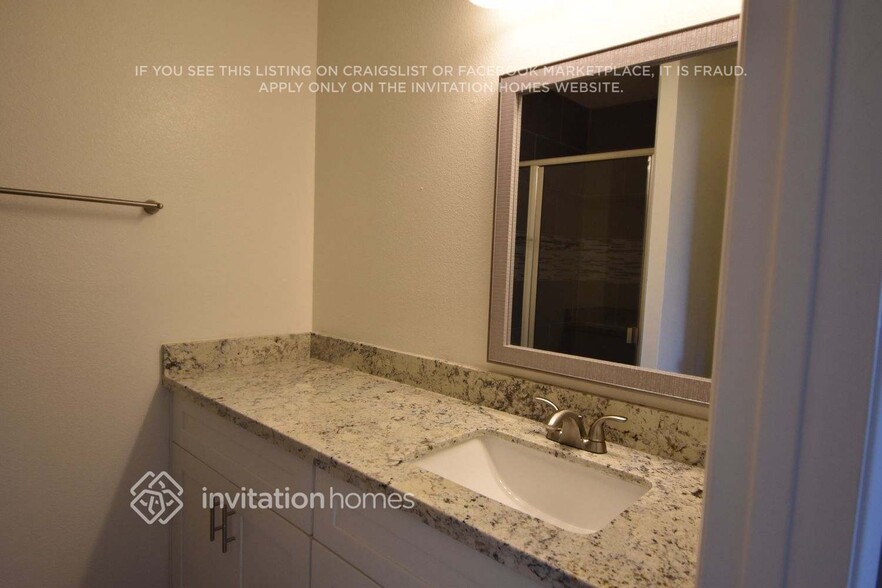 Building Photo - 1222 W Hermosa Dr