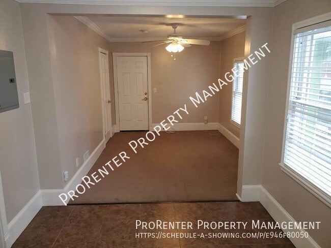 Building Photo - 827 3rd Ave