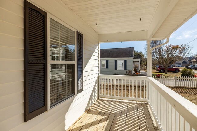 Building Photo - Broad Creek Home Available Now