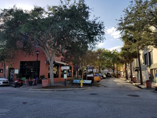 Building Photo - 19 Highland St