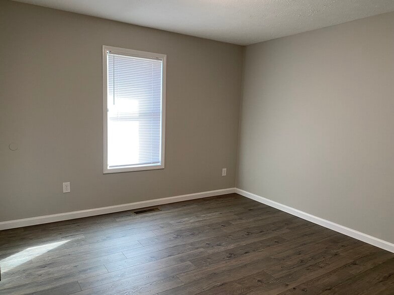 Building Photo - 102 Hillshire Cv
