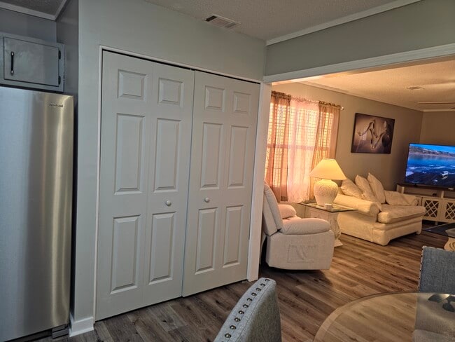 Building Photo - 1555 Lyons Center Rd