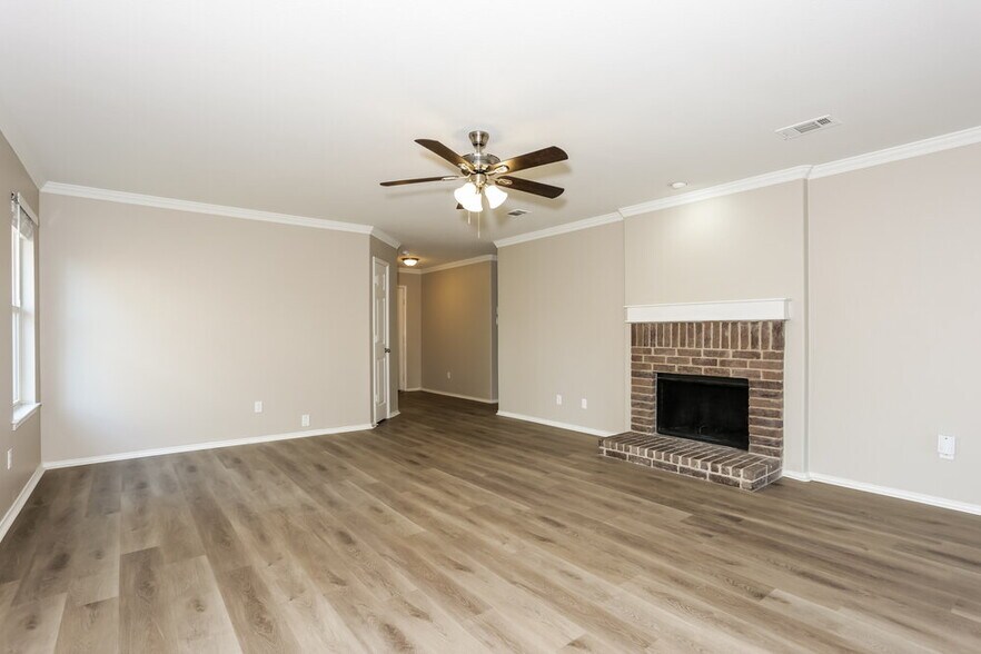 Building Photo - 10321 Fossil Valley Dr