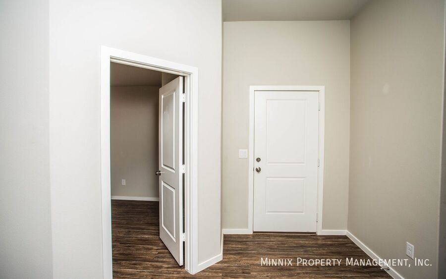 Building Photo - 2117 N Jayton Ave