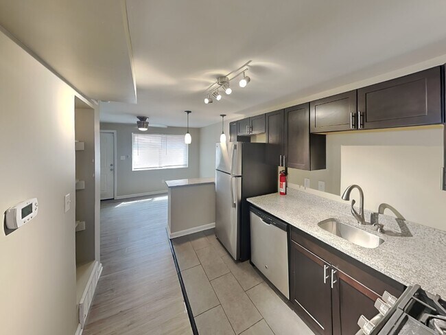 Building Photo - Lantern Square Apartments-B5