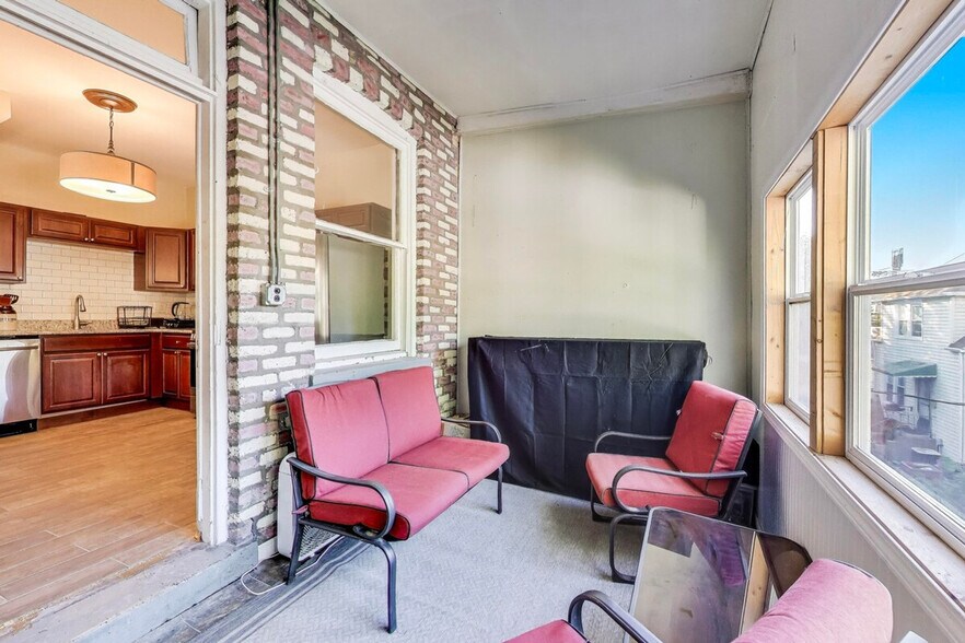 Building Photo - 1506 W Thome Ave