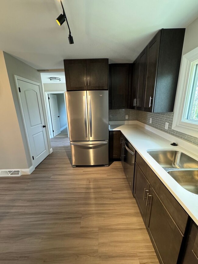 Building Photo - Newly Renovated Port Washington Duplex wit...