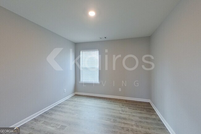Building Photo - 3440 Bridgewood Dr