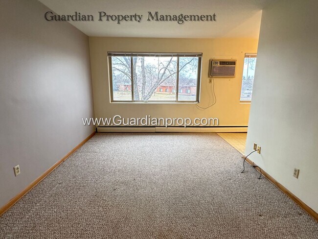 Building Photo - Richfield Second Level Apartment, Heat Pai...