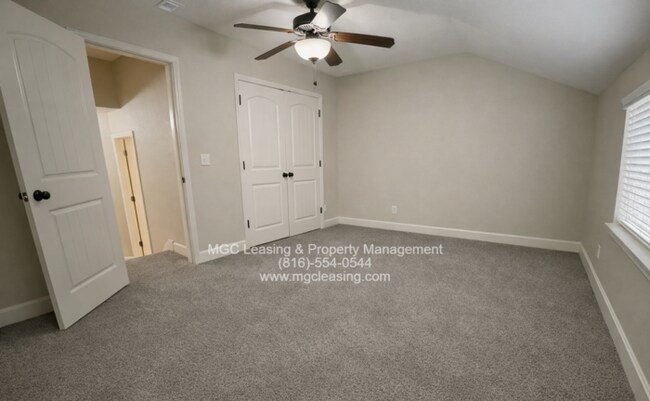 Building Photo - 3 Bedroom Luxury Townhome for rent in Lee's Summit