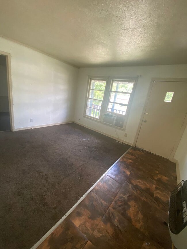 Building Photo - Single-Family Home Available!