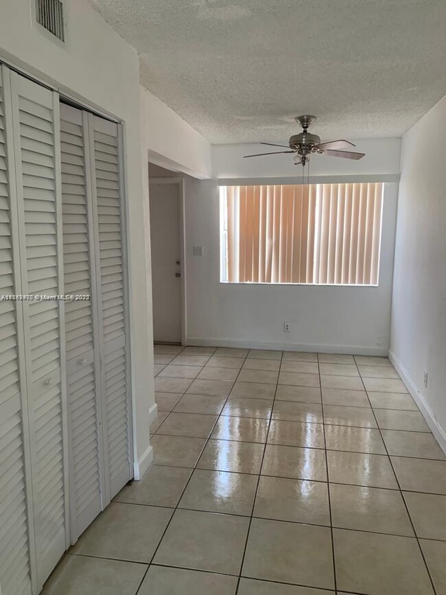 Building Photo - 811 NW 46th Ave  811 Plantation Fl 33317