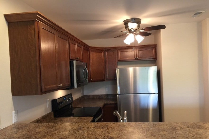 Kitchen - 1910 Wrigley St