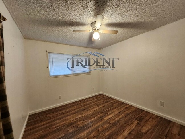 Building Photo - Cute 3 bedroom 2 bath