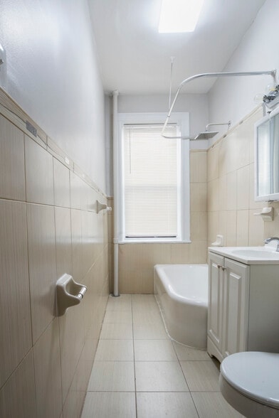 Building Photo - 115 Fairview Ave