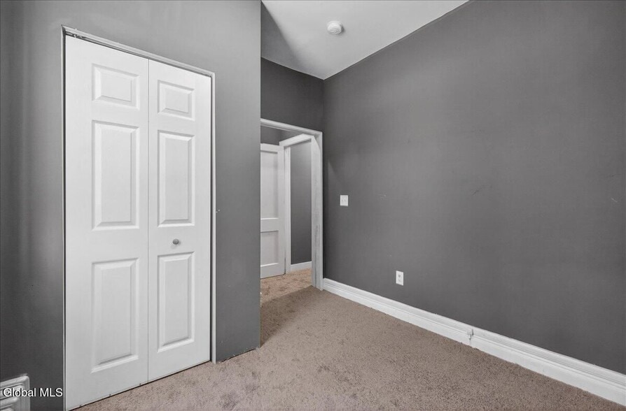 Building Photo - 415 Broadway