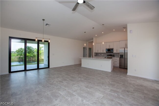 Building Photo - 2102 NW 6th Pl
