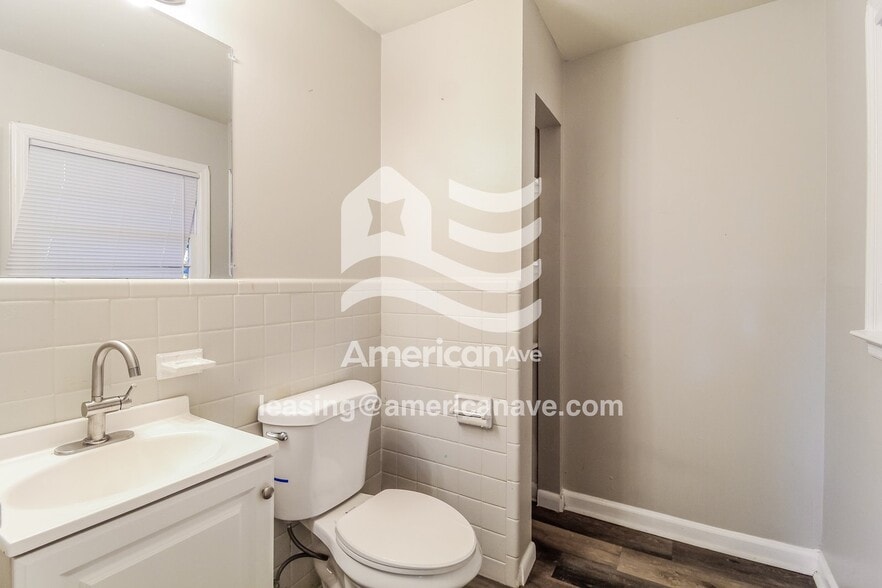 Building Photo - 215 Knodishall Dr